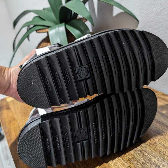 Dr Martens Blaire Quad White Hydro Leather Sandals Woman’s Size 8 - Picture 4 of 7